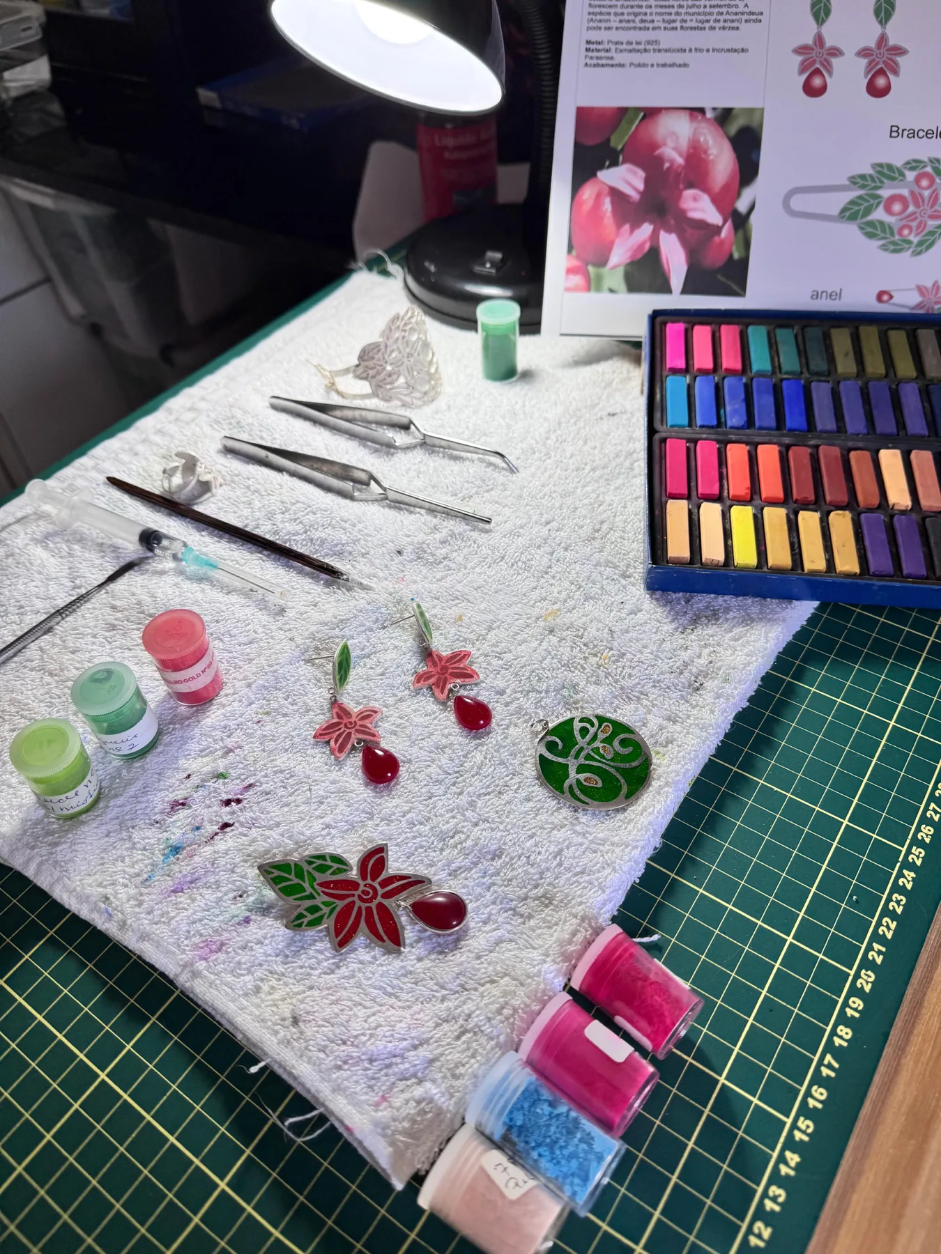 Enameling bench with HB Design's colorful pigments